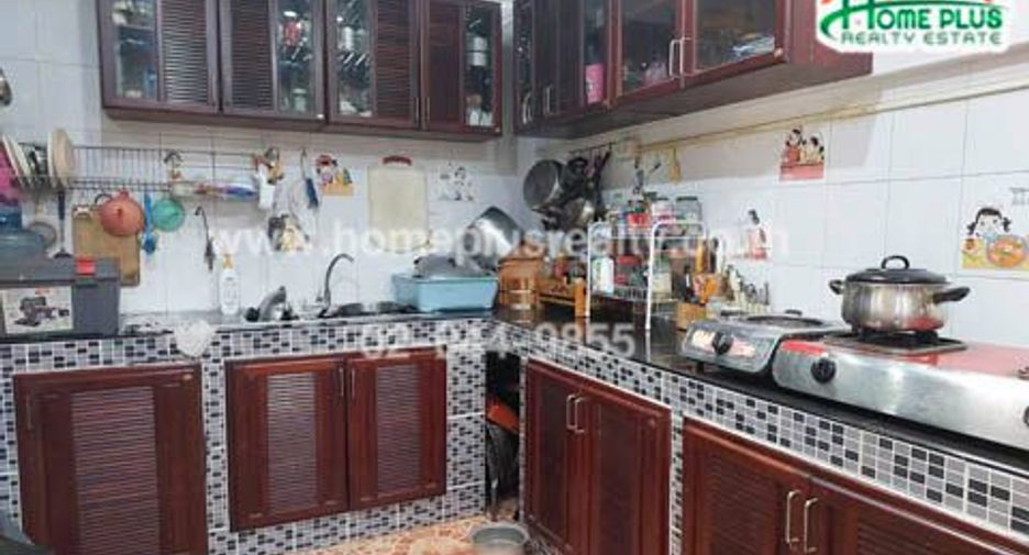 À vendre 3 chambres maison de ville à Bang Bua Thong, Nonthaburi