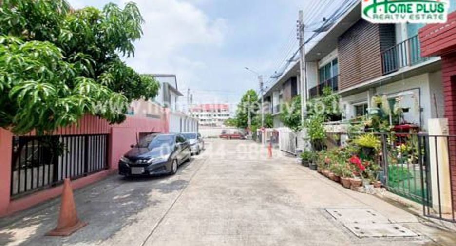 À vendre 3 chambres maison de ville à Bang Bua Thong, Nonthaburi