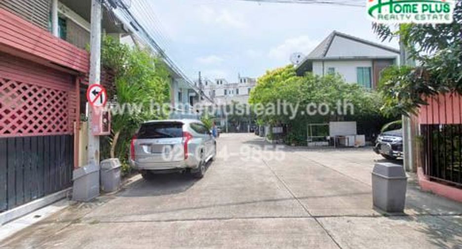 À vendre 3 chambres maison de ville à Bang Bua Thong, Nonthaburi
