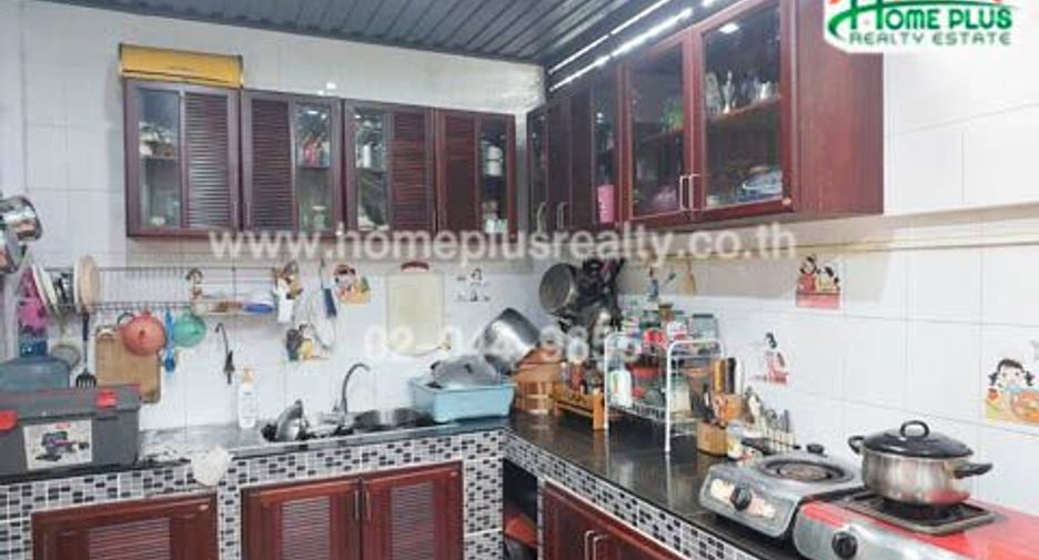 À vendre 3 chambres maison de ville à Bang Bua Thong, Nonthaburi