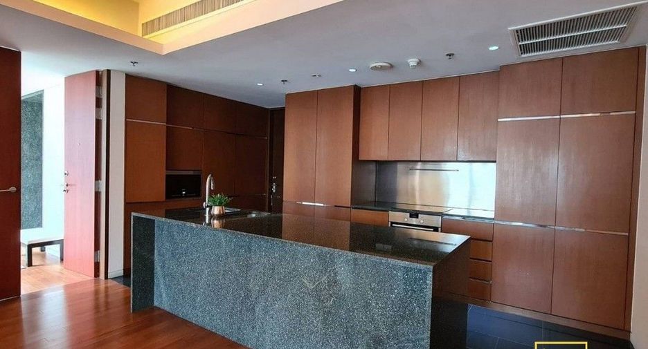 For rent and for sale 2 bed condo in Pathum Wan, Bangkok