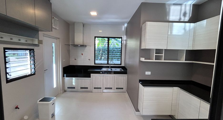 For rent and for sale 4 bedrooms house in Prawet, Bangkok