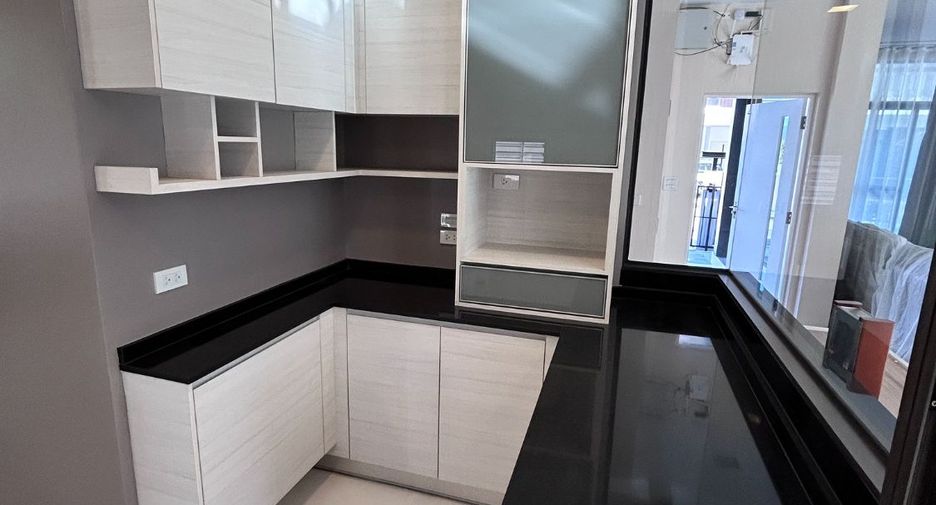 For rent and for sale 4 bedrooms house in Prawet, Bangkok