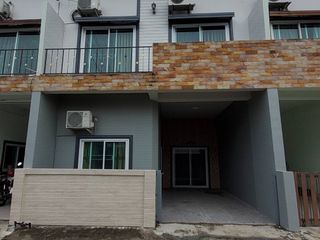 For rent そして for sale 3 Beds townhouse in Si Racha, Chonburi