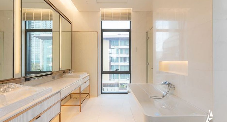 For sale 3 bedrooms condo in Pathum Wan, Bangkok