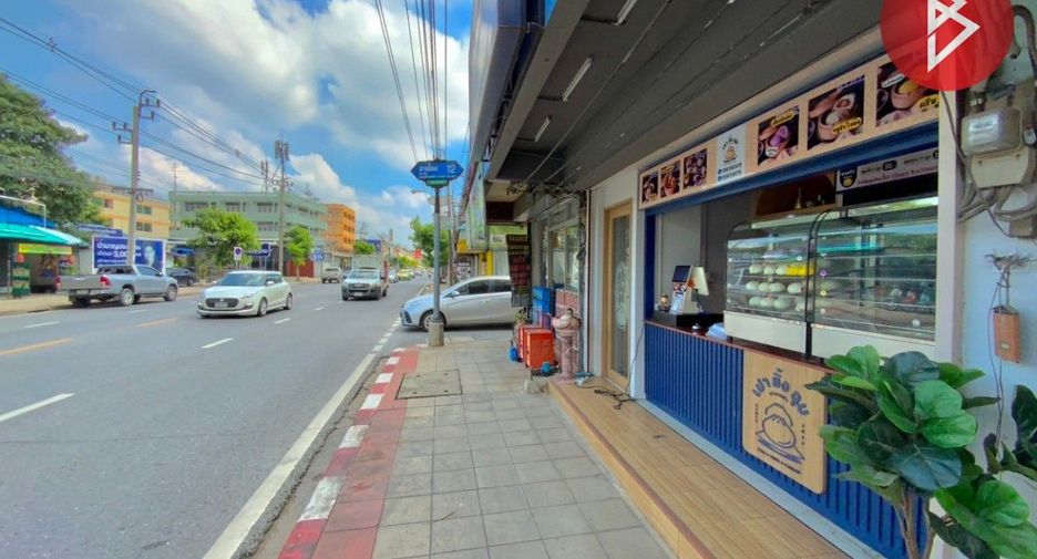 For sale 3 bed retail Space in Sai Mai, Bangkok