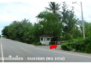Casa adosada en venta de 2 habitaciones en Tha Yang, Phetchaburi