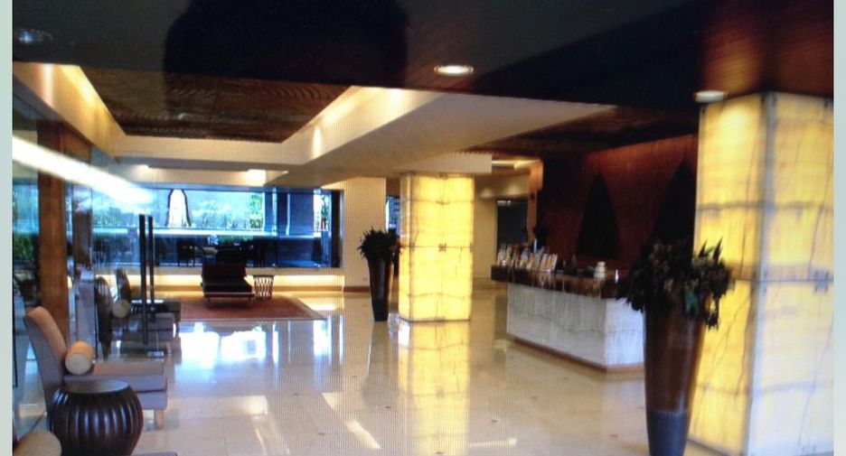 For sale 3 bedrooms condo in Yan Nawa, Bangkok