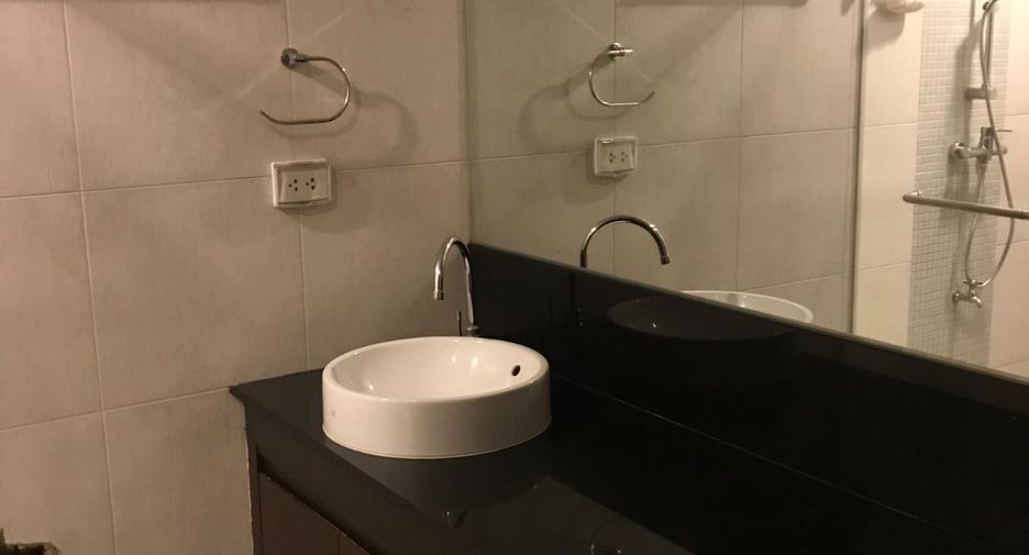 For sale 3 bedrooms condo in Yan Nawa, Bangkok