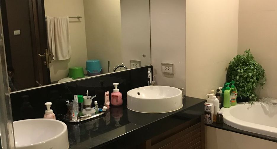 For sale 3 bedrooms condo in Yan Nawa, Bangkok