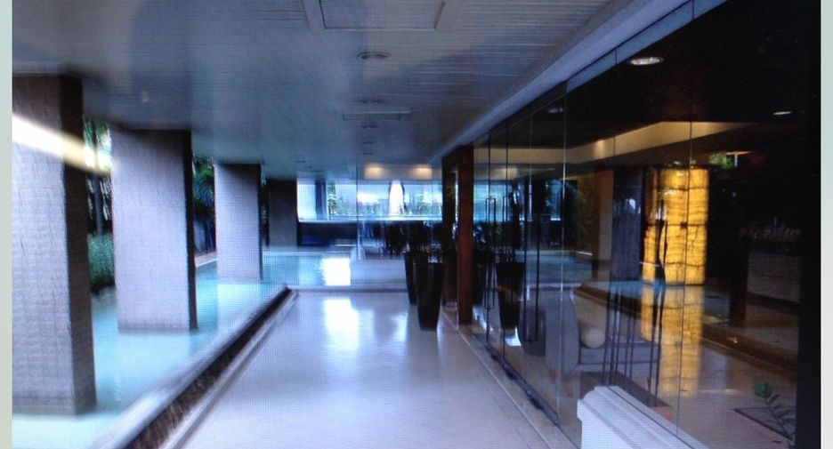 For sale 3 bedrooms condo in Yan Nawa, Bangkok