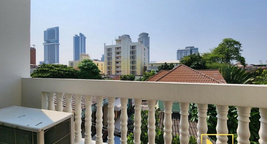 For rent 5 Beds townhouse in Sathon, Bangkok