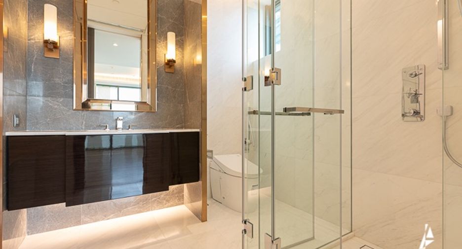 For sale 2 bedrooms condo in Pathum Wan, Bangkok