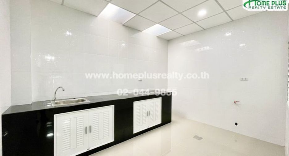 For sale 3 bedrooms townhouse in Sai Mai, Bangkok
