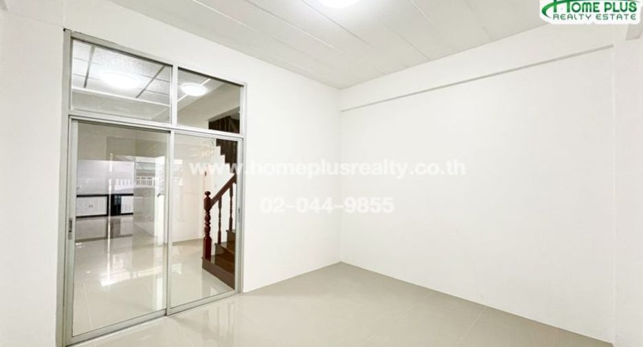 For sale 3 bedrooms townhouse in Sai Mai, Bangkok