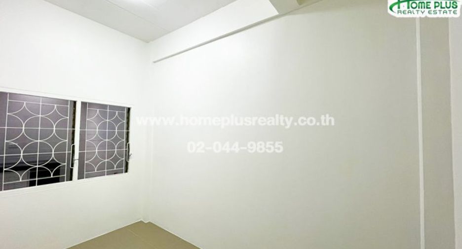For sale 3 bedrooms townhouse in Sai Mai, Bangkok