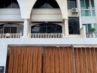 For sale 7 Beds townhouse in Phaya Thai, Bangkok