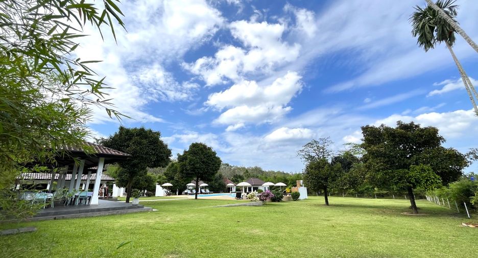 For rent 10 bedrooms retail Space in Takua Pa, Phang Nga