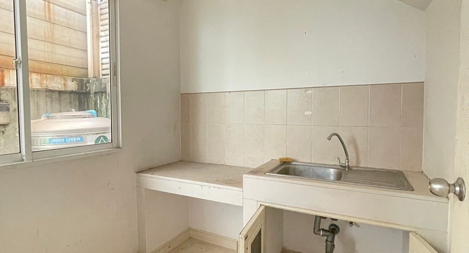 Casa adosada en venta de 3 habitaciones en Bang Khen, Bangkok