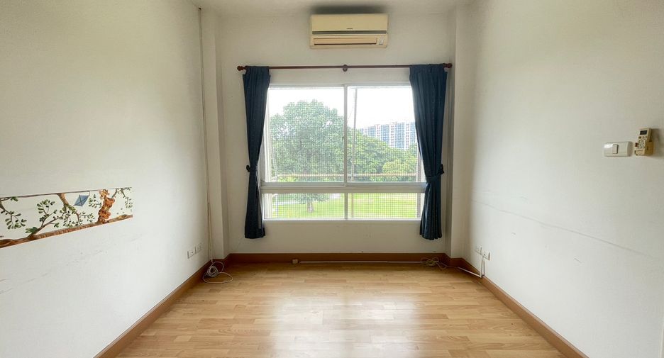 Casa adosada en venta de 3 habitaciones en Bang Khen, Bangkok