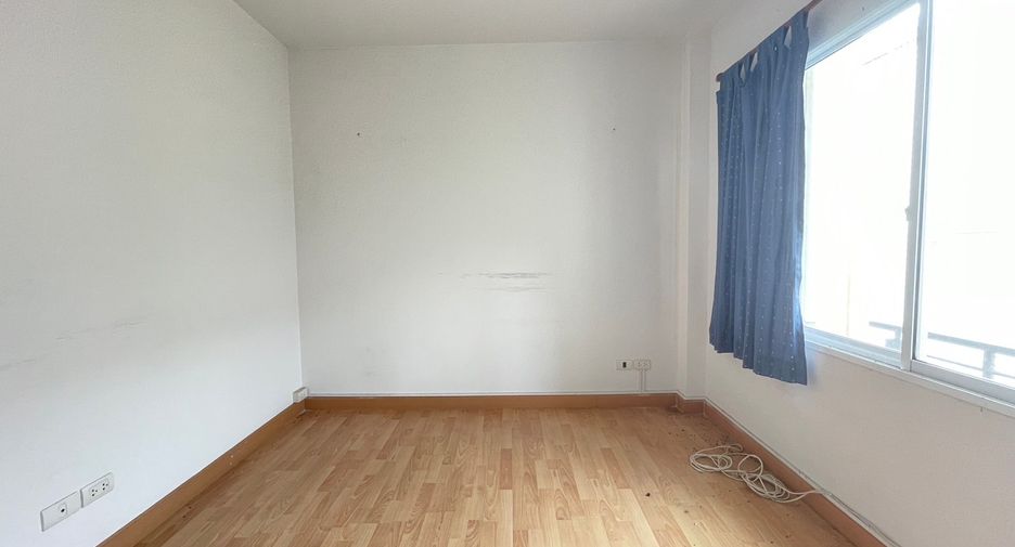 Casa adosada en venta de 3 habitaciones en Bang Khen, Bangkok