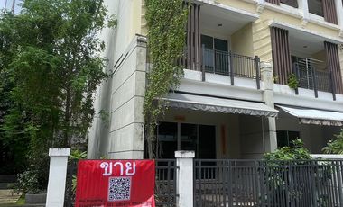 À vendre 3 chambres maison de ville à Bang Khen, Bangkok