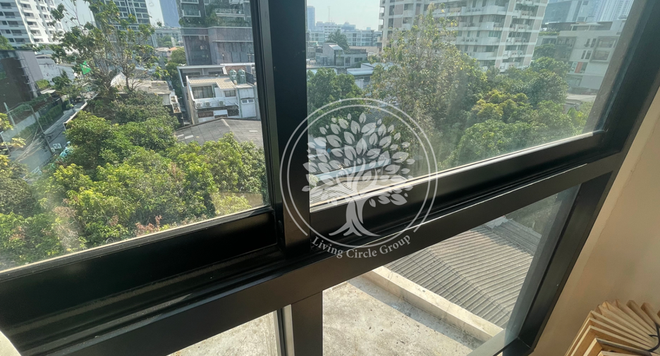 For sale 3 bedrooms condo in Khlong Toei, Bangkok