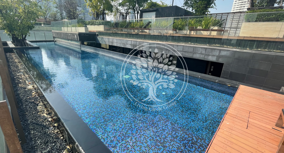 For sale 3 bedrooms condo in Khlong Toei, Bangkok