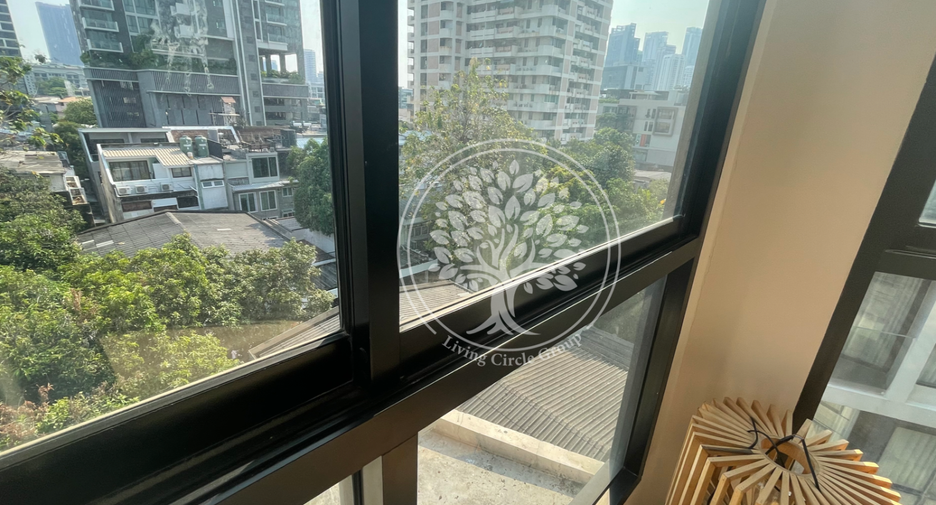 For sale 3 bedrooms condo in Khlong Toei, Bangkok