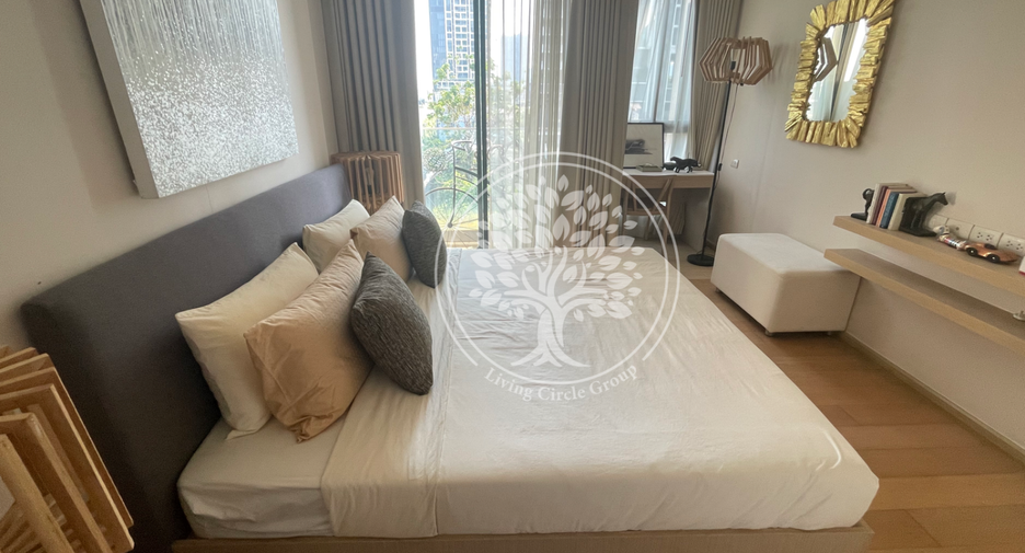 For sale 3 bedrooms condo in Khlong Toei, Bangkok