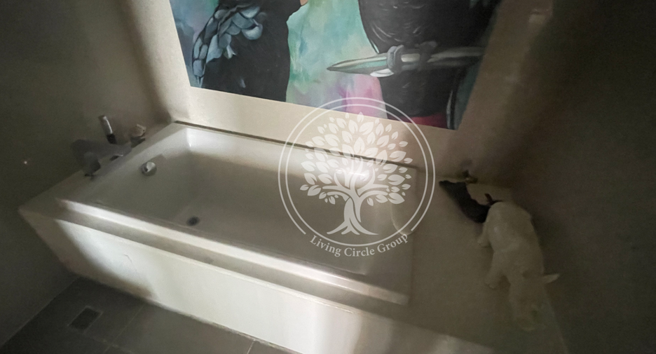 For sale 3 bedrooms condo in Khlong Toei, Bangkok