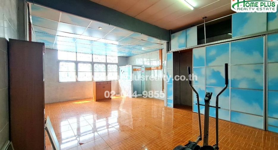 For sale 4 bedrooms retail Space in Lat Krabang, Bangkok