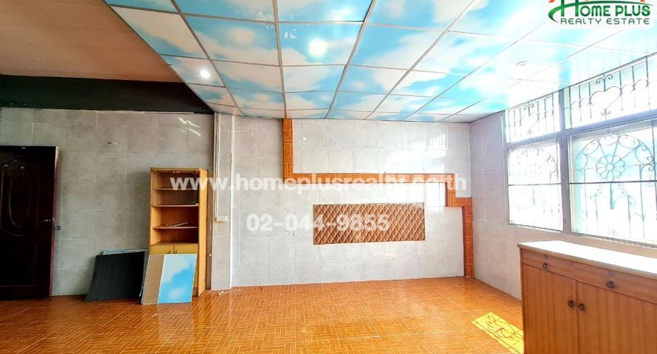 For sale 4 bedrooms retail Space in Lat Krabang, Bangkok
