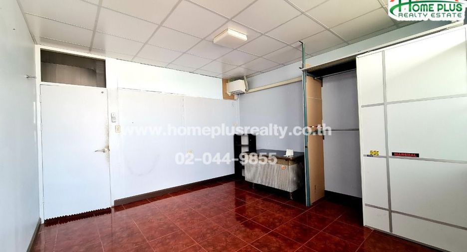 For sale 4 bedrooms retail Space in Lat Krabang, Bangkok