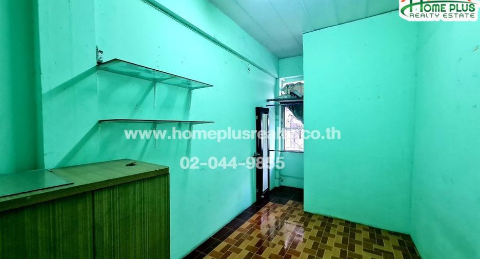 For sale 4 bedrooms retail Space in Lat Krabang, Bangkok
