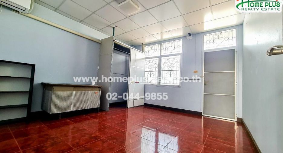 For sale 4 bedrooms retail Space in Lat Krabang, Bangkok