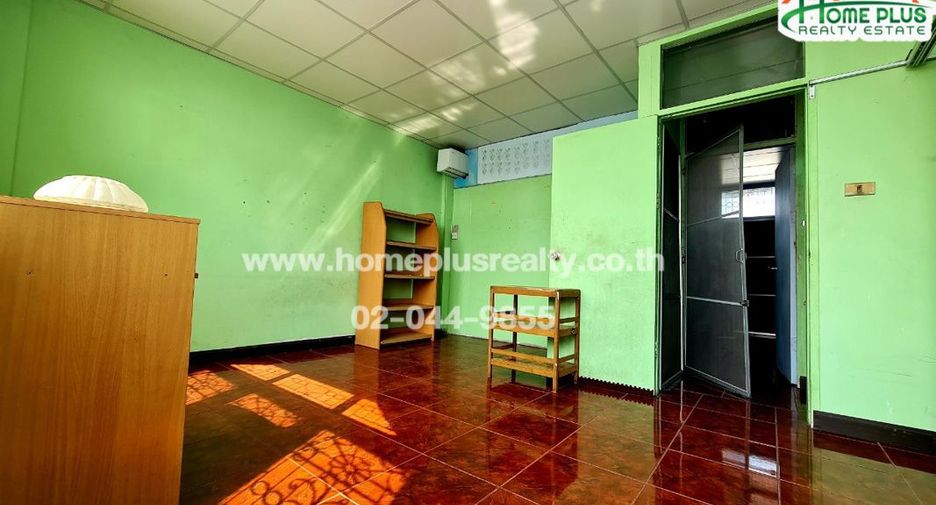For sale 4 bedrooms retail Space in Lat Krabang, Bangkok