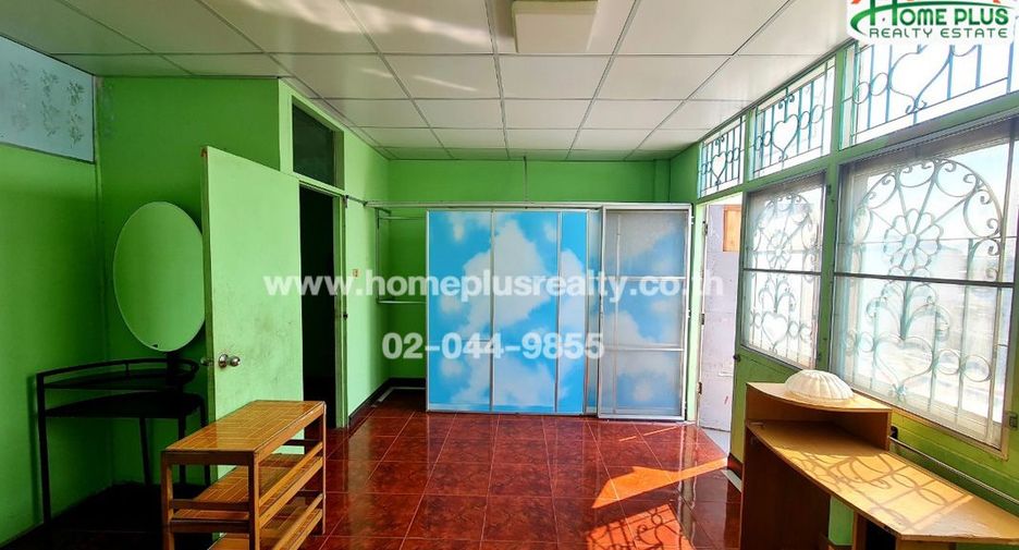 For sale 4 bedrooms retail Space in Lat Krabang, Bangkok