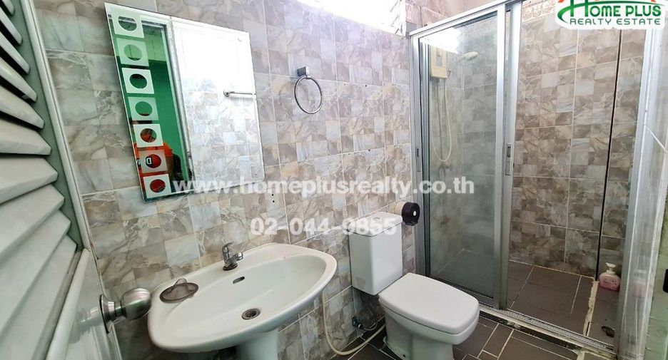 For sale 4 bedrooms retail Space in Lat Krabang, Bangkok