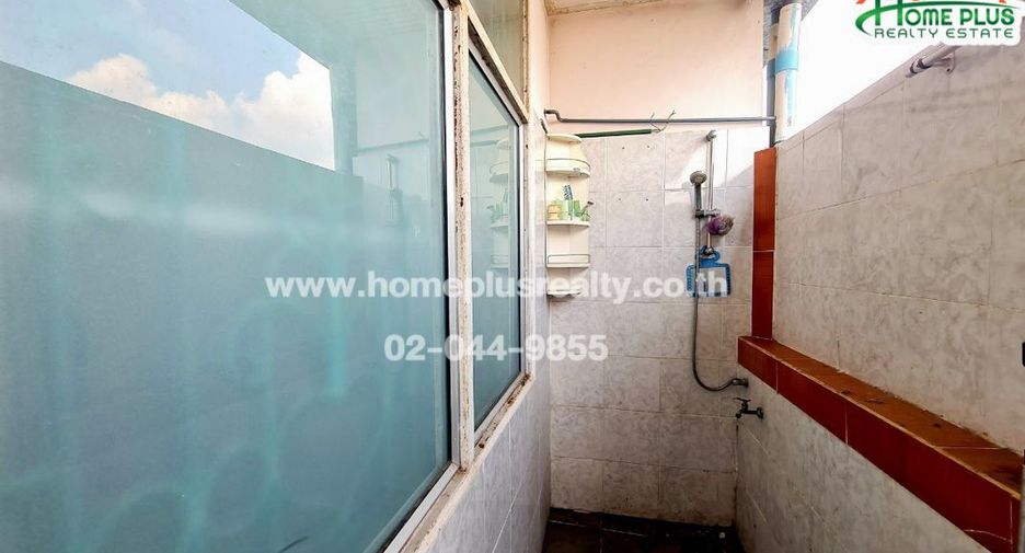For sale 4 bedrooms retail Space in Lat Krabang, Bangkok
