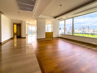 For rent 3 Beds condo in Pathum Wan, Bangkok