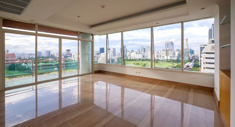 For rent 3 bedrooms condo in Pathum Wan, Bangkok