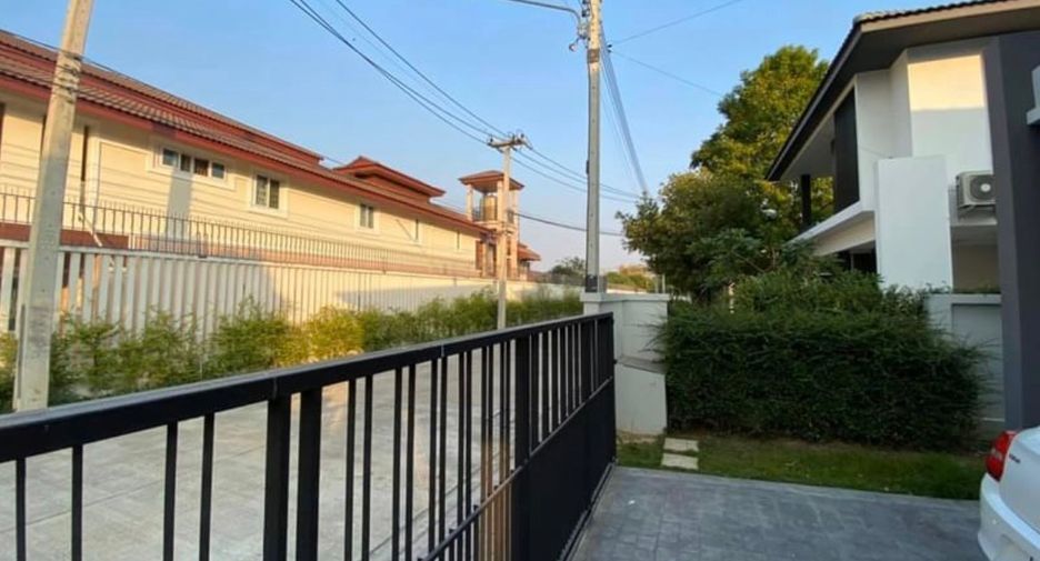 For rent 4 bedrooms house in Mueang Chiang Mai, Chiang Mai
