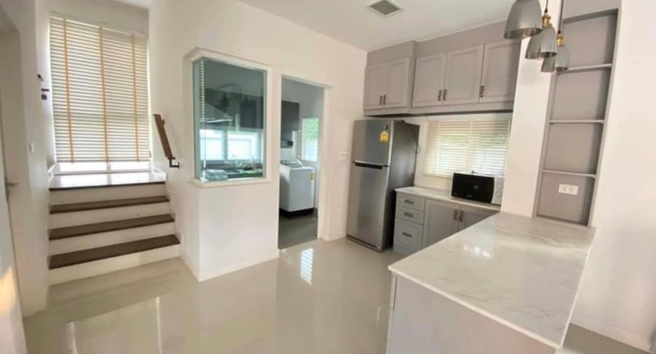 For rent 4 bedrooms house in Mueang Chiang Mai, Chiang Mai