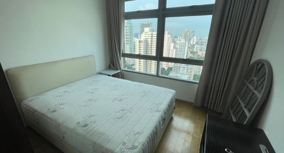 For rent 3 bedrooms condo in Khlong Toei, Bangkok