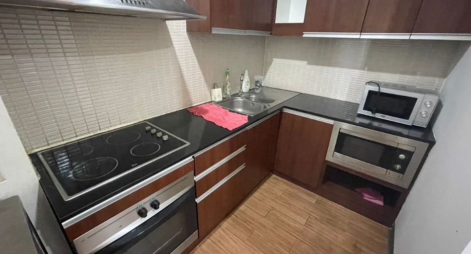 For rent 3 bedrooms condo in Khlong Toei, Bangkok