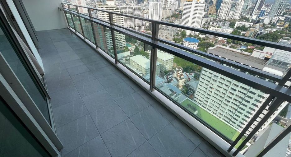 For rent 3 bedrooms condo in Khlong Toei, Bangkok