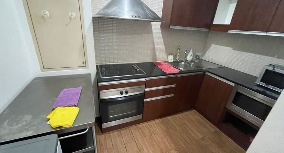 For rent 3 bedrooms condo in Khlong Toei, Bangkok