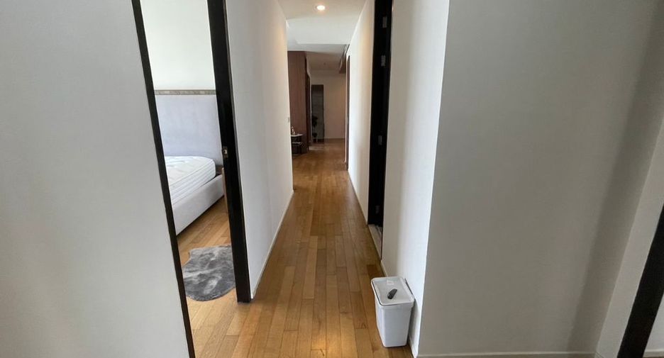 For rent 3 bedrooms condo in Khlong Toei, Bangkok
