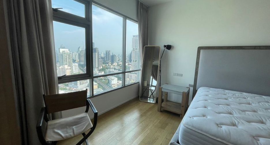 For rent 3 bedrooms condo in Khlong Toei, Bangkok